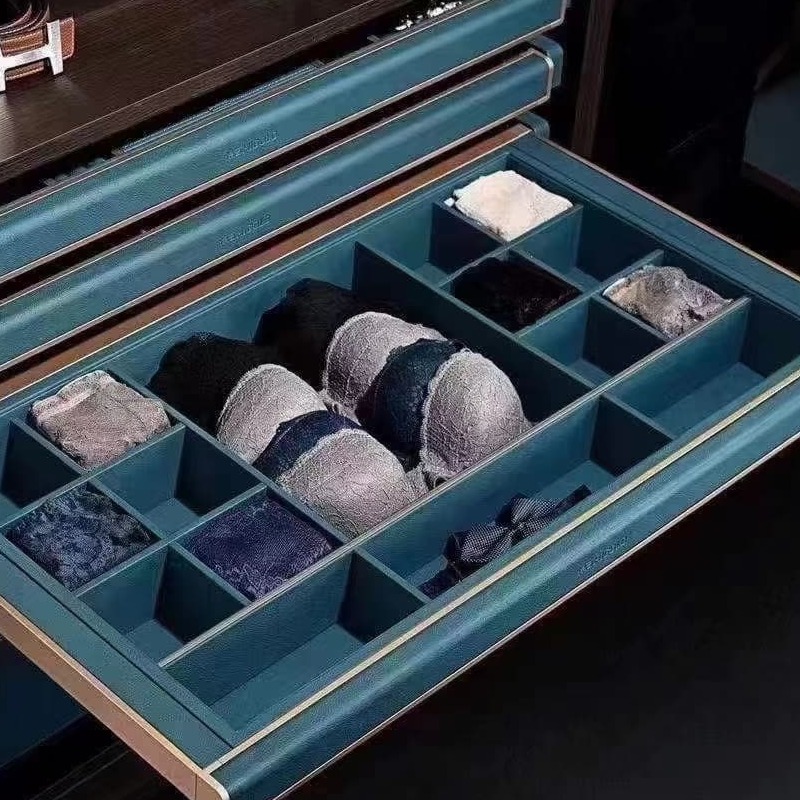 Wardrobe accessories - Leather jewellery boxes